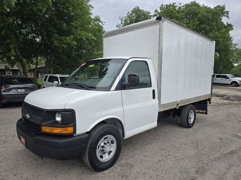 Used 2016 Chevrolet Express 3500 RWD image 4