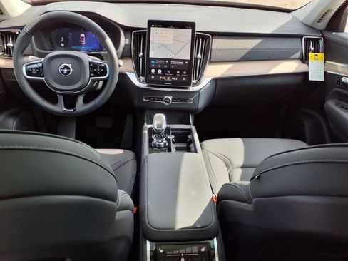New 2025 Volvo XC90 B6 Core w/ Climate Package image 8