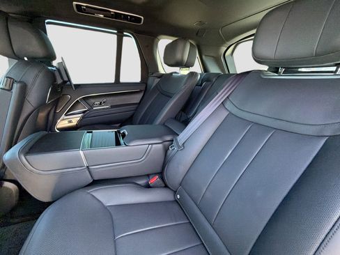 Used 2024 Land Rover Range Rover Autobiography image 21