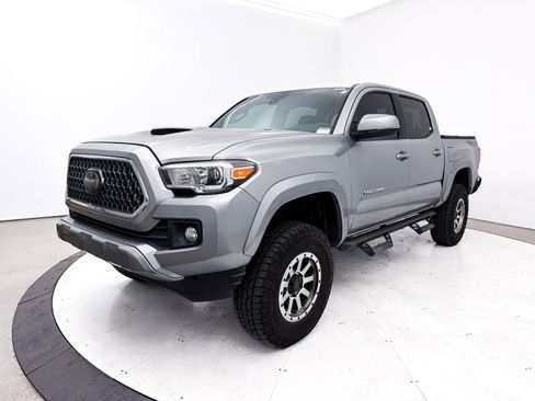 Used 2018 Toyota Tacoma TRD Sport w/ Technology Package image 9