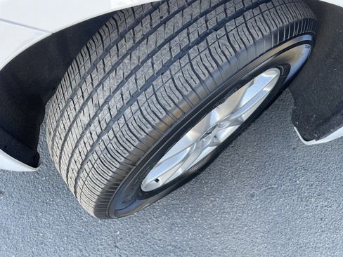Used 2025 Chrysler Pacifica Select FWD image 10