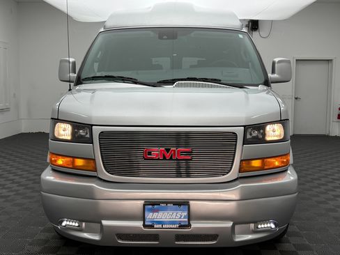 Used 2026 GMC Savana 2500 w/ Driver Convenience Package RWD image 5