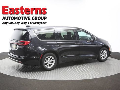 Used 2023 Chrysler Pacifica Touring-L FWD image 44