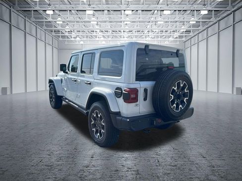 Used 2024 Jeep Wrangler Sahara w/ Technology Group image 5