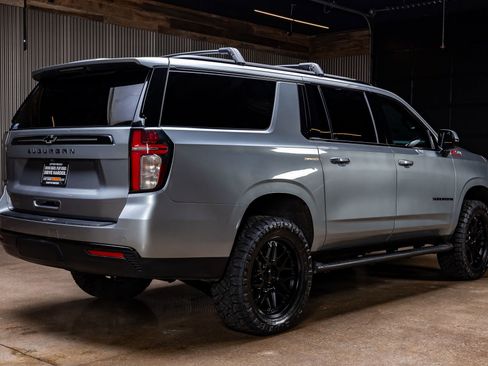 Used 2023 Chevrolet Suburban Z71 w/ Luxury Package image 10