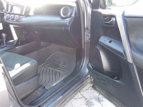 Used 2015 Toyota RAV4 LE image 12