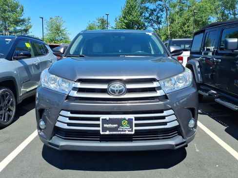 Used 2017 Toyota Highlander XLE w/ Carpet Mat Package AWD/4WD image 1