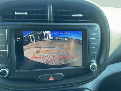 Used 2022 Kia Soul LX FWD image 25