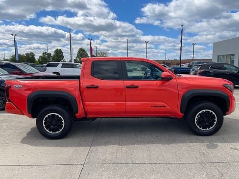Used 2024 Toyota Tacoma TRD Off-Road AWD/4WD image 6