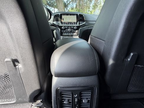 Used 2021 Jeep Grand Cherokee Limited w/ Premium Lighting Group AWD/4WD image 39