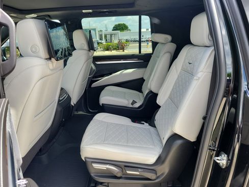 New 2026 Cadillac Escalade ESV Platinum Sport w/ LPO, ONYX Package image 16