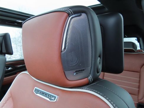 Used 2024 GMC Yukon Denali Ultimate image 11