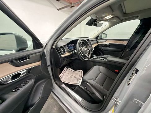 Used 2025 Volvo XC90 B6 Plus w/ Protection Package Premier image 10