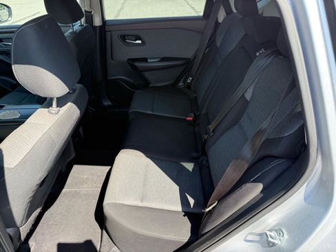 Used 2022 Nissan Rogue SV FWD image 14