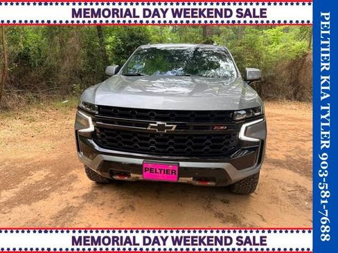 Used 2023 Chevrolet Suburban Z71 w/ Luxury Package AWD/4WD image 2