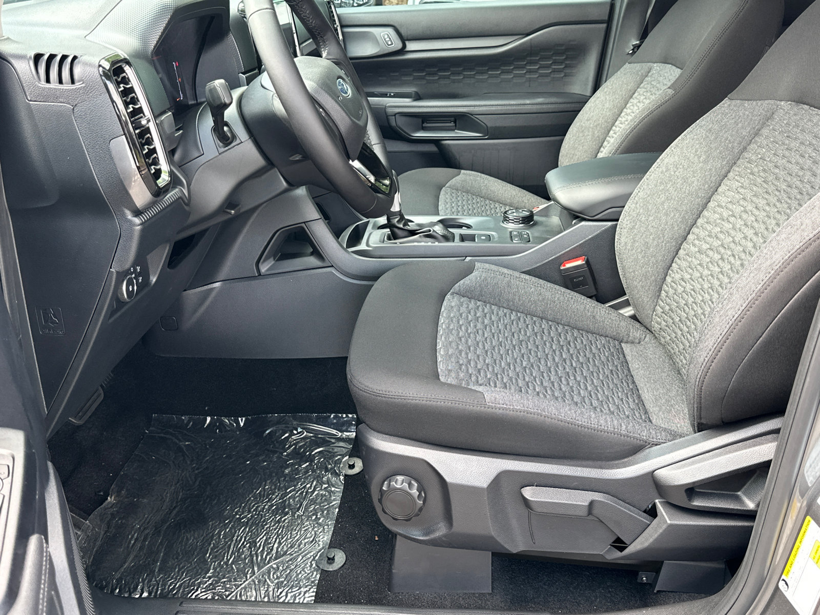 New 2026 Ford Ranger XLT w/ Black Appearance Package AWD/4WD image 10