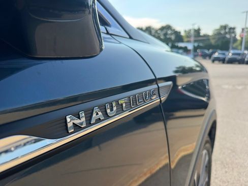 Used 2022 Lincoln Nautilus Reserve w/ Luxury Package AWD/4WD image 10