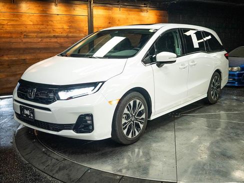 Used 2026 Honda Odyssey Elite image 2