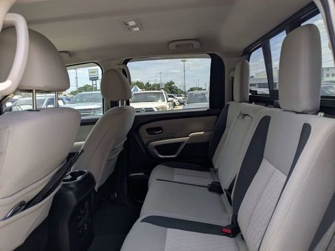 Used 2021 Nissan Titan SV w/ SV Convenience Package AWD/4WD image 14