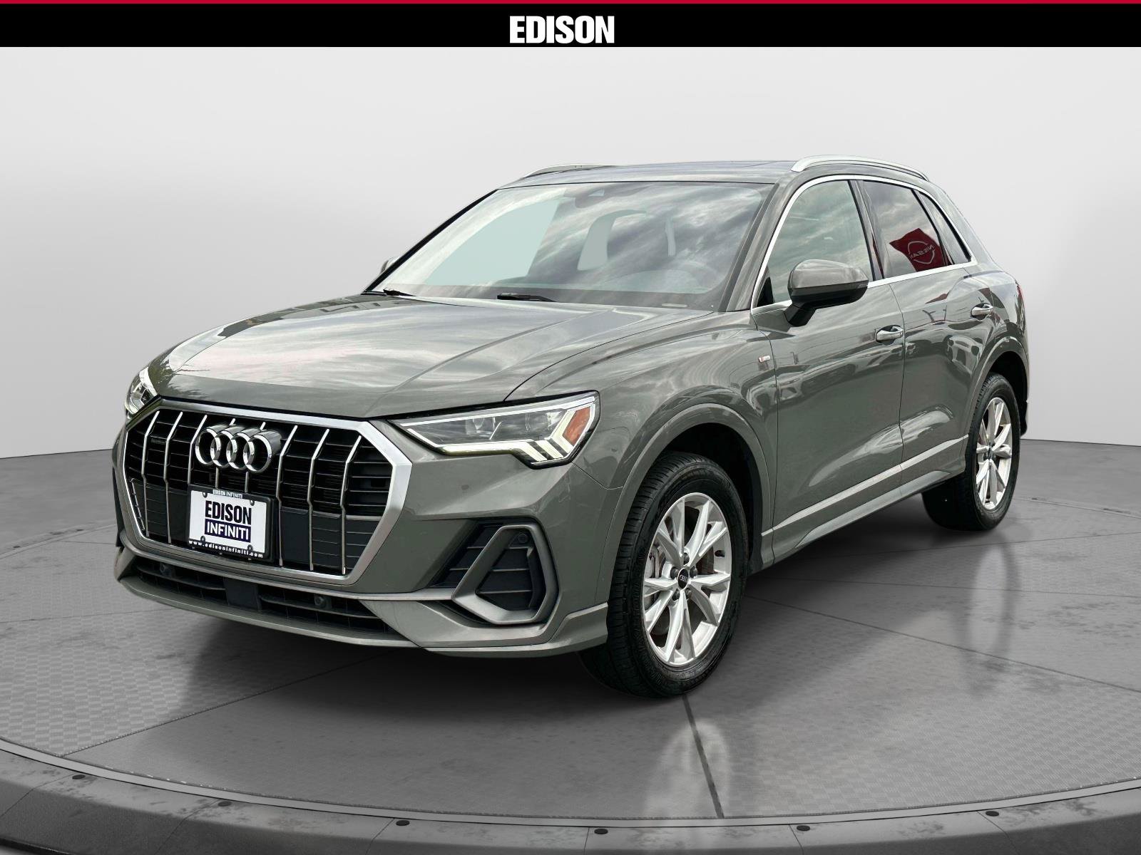 Used 2025 Audi Q3 2.0T Premium AWD/4WD image 2