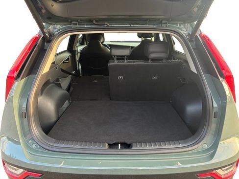 Used 2024 Kia Niro SX Touring FWD image 29