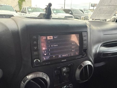 Used 2014 Jeep Wrangler Unlimited Rubicon image 30