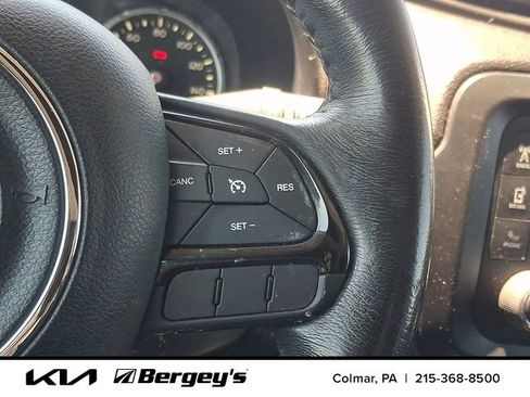 Used 2016 Jeep Renegade Latitude AWD/4WD image 23