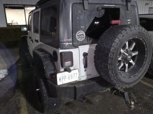 Used 2014 Jeep Wrangler Unlimited Sahara image 21