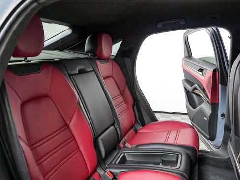 Certified 2024 Porsche Cayenne Turbo GT AWD/4WD image 23