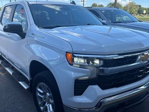 Used 2024 Chevrolet Silverado 1500 LT AWD/4WD image 2