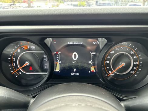 Used 2025 Jeep Wrangler Unlimited Rubicon image 11