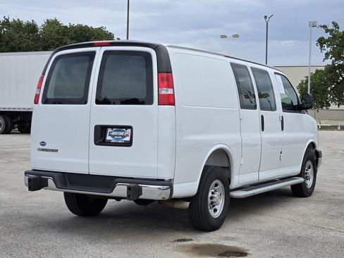 Used 2025 Chevrolet Express 2500 w/ Driver Convenience Package RWD image 7