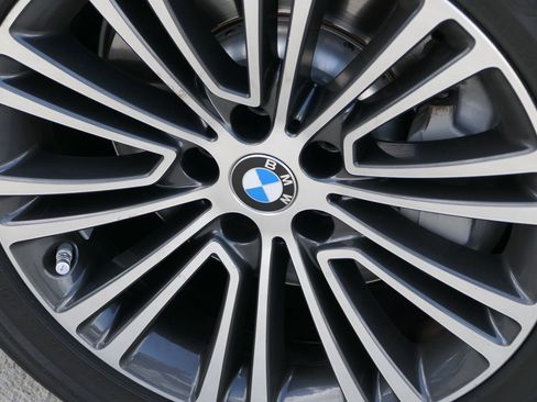 Used 2020 BMW 530e w/ Convenience Package image 11