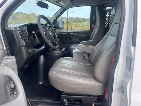 Used 2015 Chevrolet Express 2500 image 10