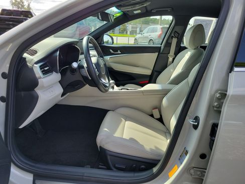 Used 2025 Genesis G70 2.5T RWD image 18