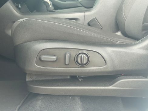 Used 2023 Chevrolet Traverse LT FWD image 16