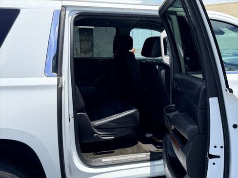 Used 2017 Chevrolet Suburban Premier RWD image 17