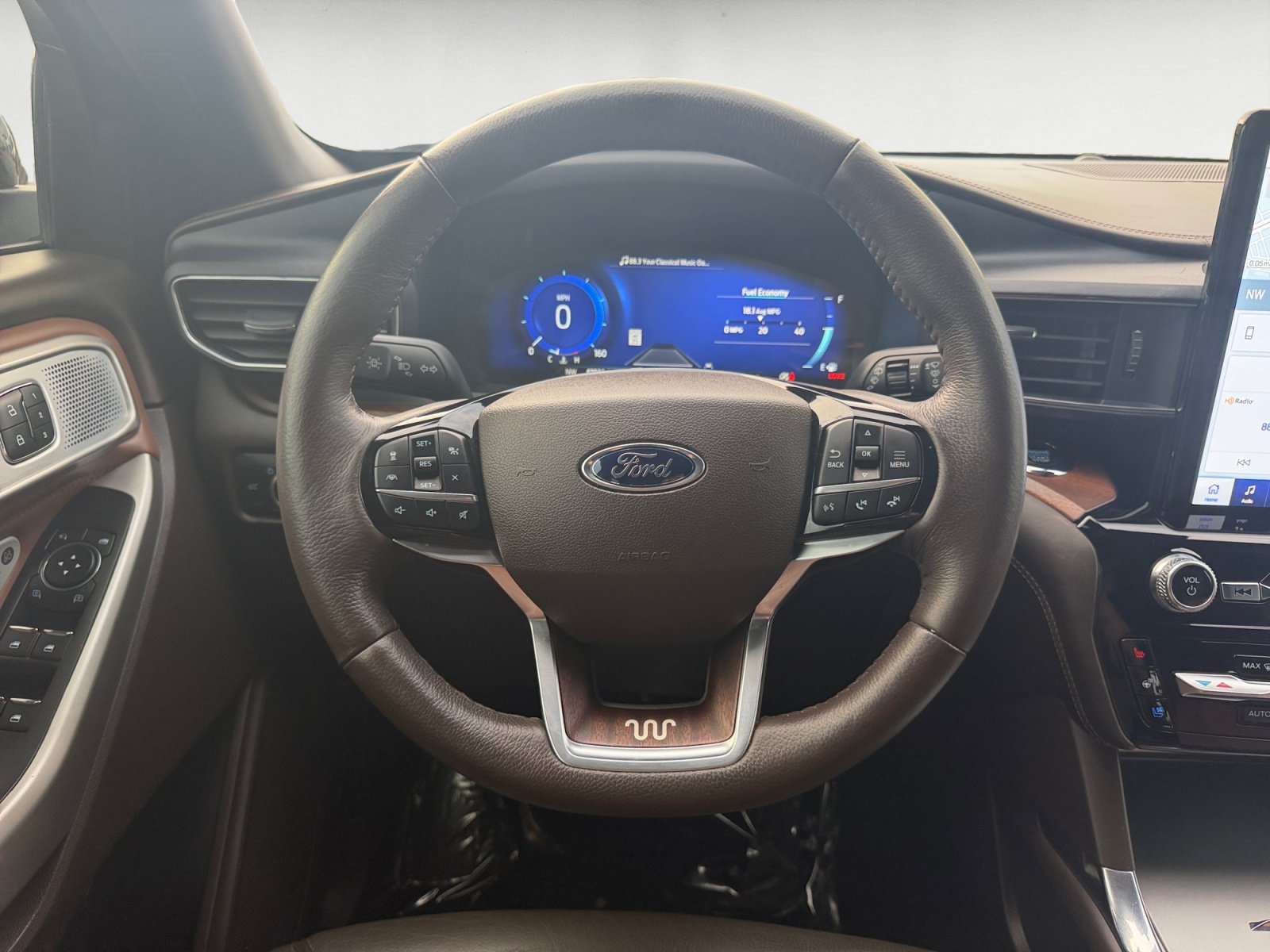 Used 2022 Ford Explorer King Ranch w/ Technology Package RWD image 11