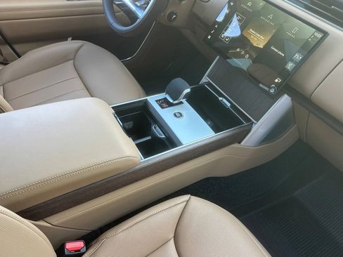 New 2026 Land Rover Range Rover SE image 25