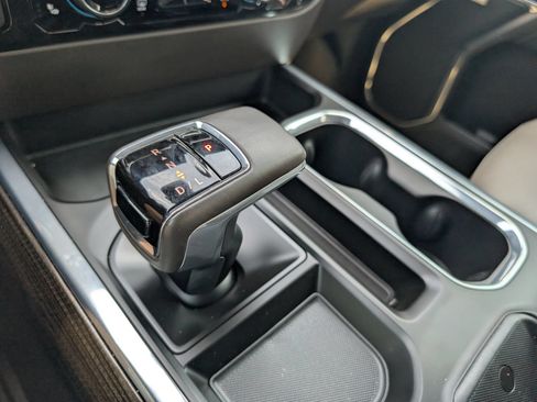 Used 2024 Chevrolet Silverado 1500 LT Trail Boss w/ Convenience Package II AWD/4WD image 15