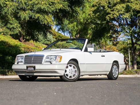 Used 1995 Mercedes-Benz E 320 Convertible image 2