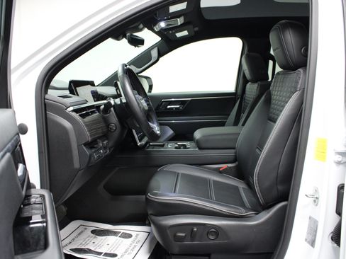Used 2025 GMC Sierra EV Denali AWD/4WD image 12