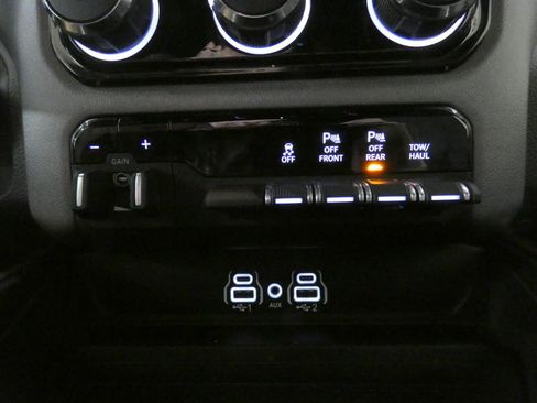 Used 2025 RAM 1500 Big Horn AWD/4WD image 17