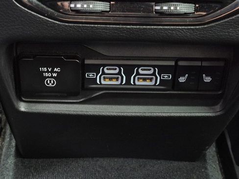 Used 2023 Jeep Grand Cherokee Limited w/ Black Appearance Package image 37