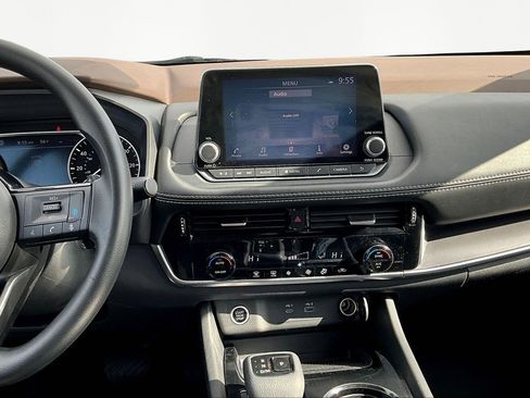 Used 2023 Nissan Rogue SV image 10