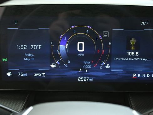 Used 2025 Chevrolet Equinox LT w/ Safety and Technology Package AWD/4WD image 15