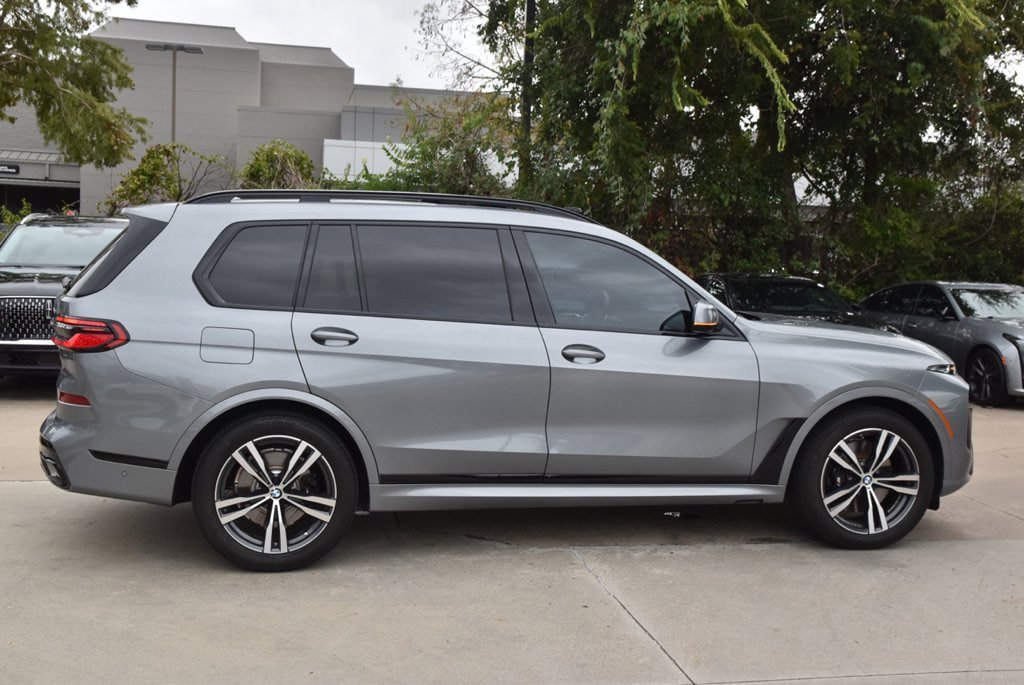 Used 2024 BMW X7 xDrive40i w/ M Sport Package AWD/4WD image 6