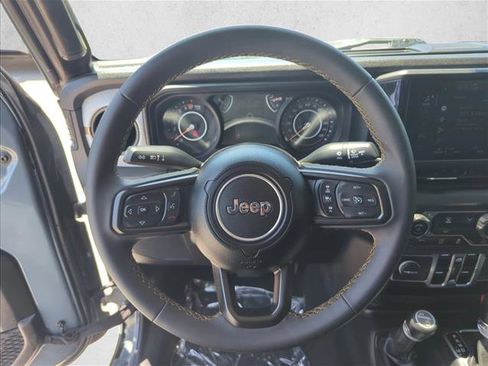Used 2024 Jeep Gladiator Sport AWD/4WD image 16