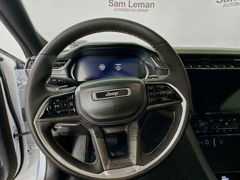 Used 2024 Jeep Grand Cherokee Overland w/ Luxury Tech Group IV image 11