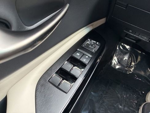 Used 2024 Lexus ES 350 350 w/ Premium Package image 15